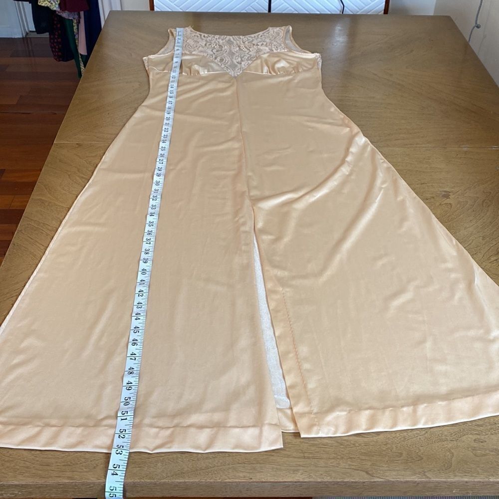 Vintage 1960's Champagne Lace Slip Size Medium - Picture 8 of 8